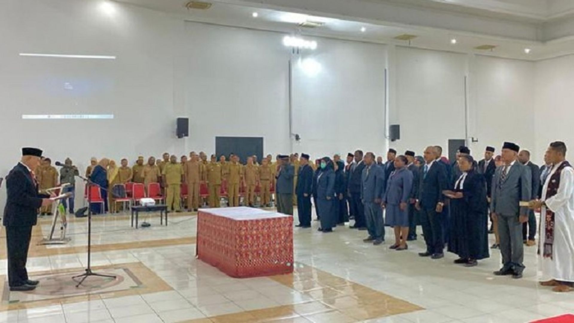 Bupati Kaimana Lantik 28 Pejabat Administrator dan Pengawas Di Lingkup Pemkab Kaimana